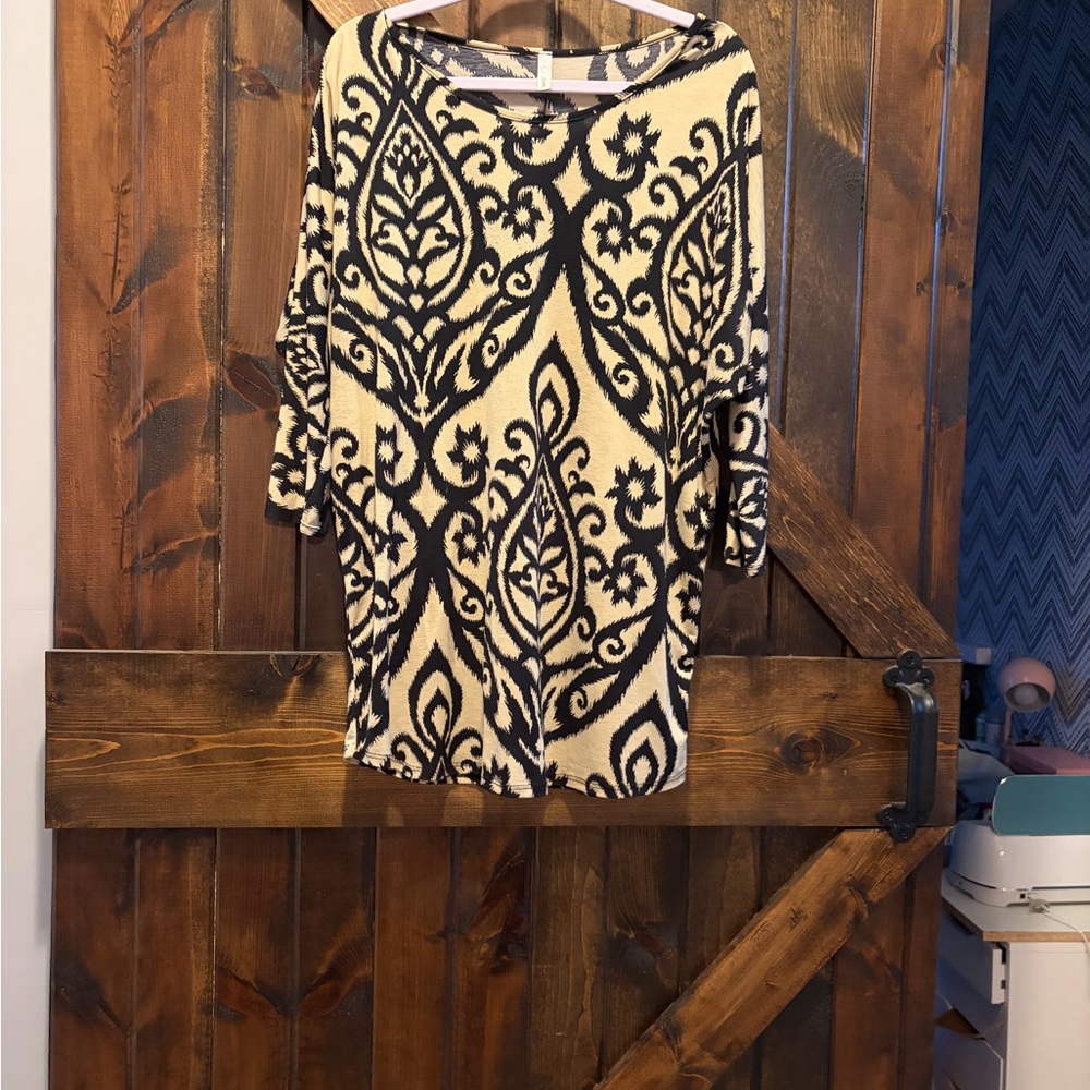 Black and Cream Patterned longer length top